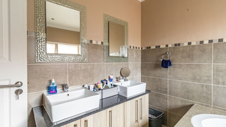 4 Bedroom Property for Sale in Boschdal North West